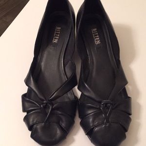 Comfortable black shoes